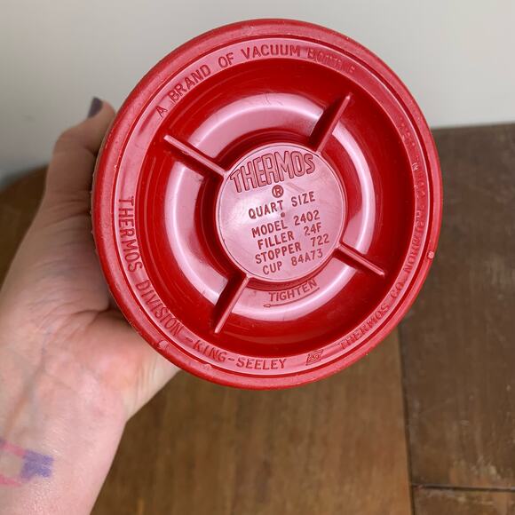 Vintage THERMOS 2402 1 Quart Insulated Vacuum Bottle with 2 Cups - Picture 4 of 7